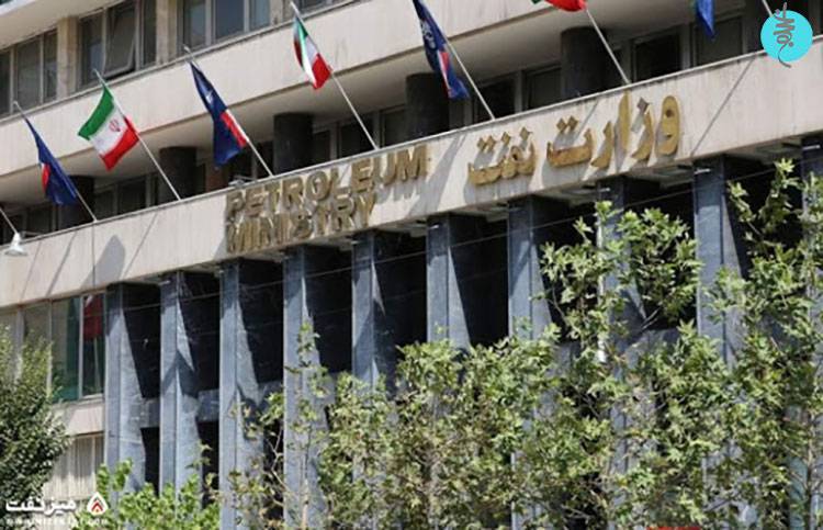 آتش زدن نفت پیش از خداحافظی